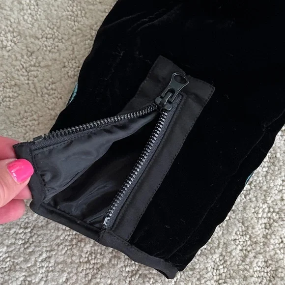 Harve Benard Black Velvet Embroidered Zip Front Jacket Size 8 - Picture 8 of 13